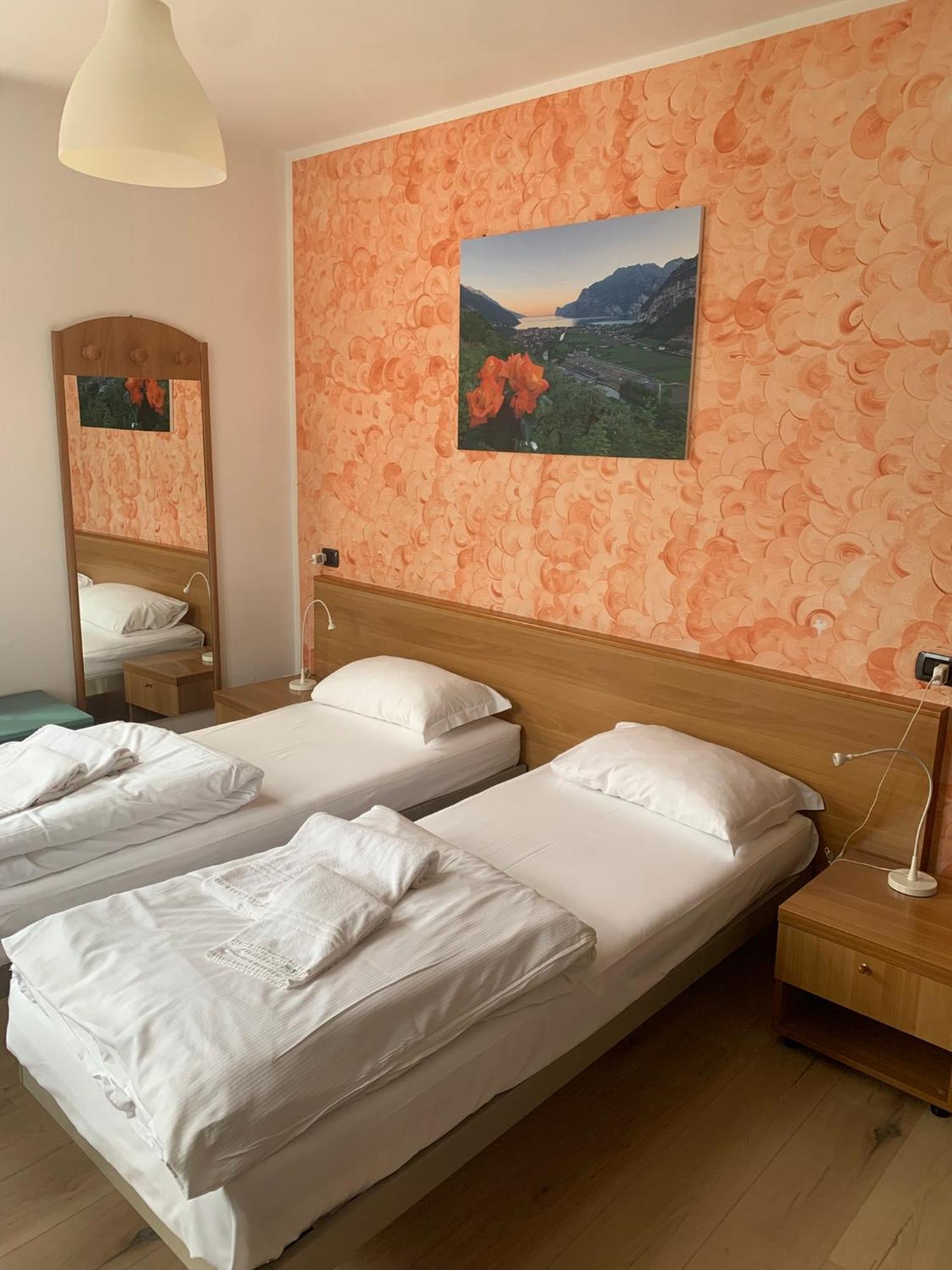 Hotel Garni Delle Rose Ceniga Екстер'єр фото